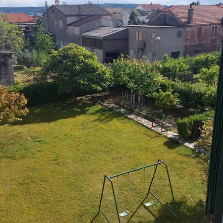 Grape Escape Apartment Kastela