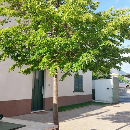 Grape Escape Apartment Kastela